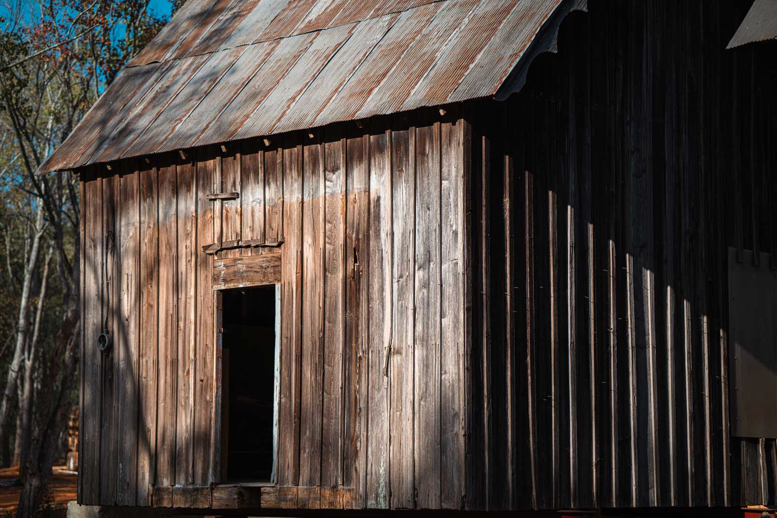 A photo of one of the two authentic dwellings in which enslaved people lived on a nearby plantation that visitors can see at Freedom Monument Sculpture Park.